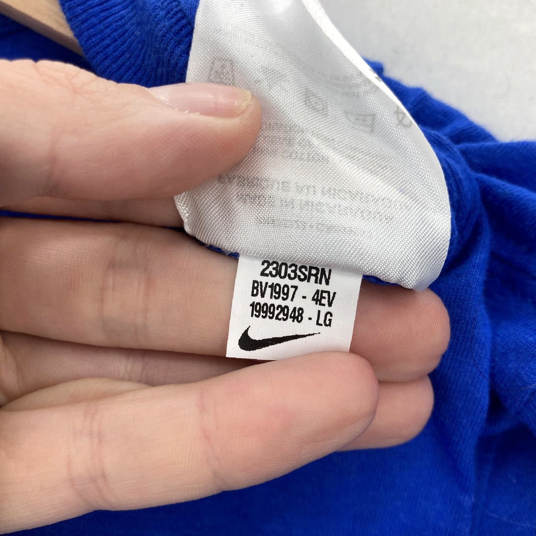 Nike VINTAGE Nike Shirt Mens Large Blue The Nike Tee Swoosh Crewneck Cotton Casual Preppy Size US L / EU 52-54 / 3 - 7 Thumbnail