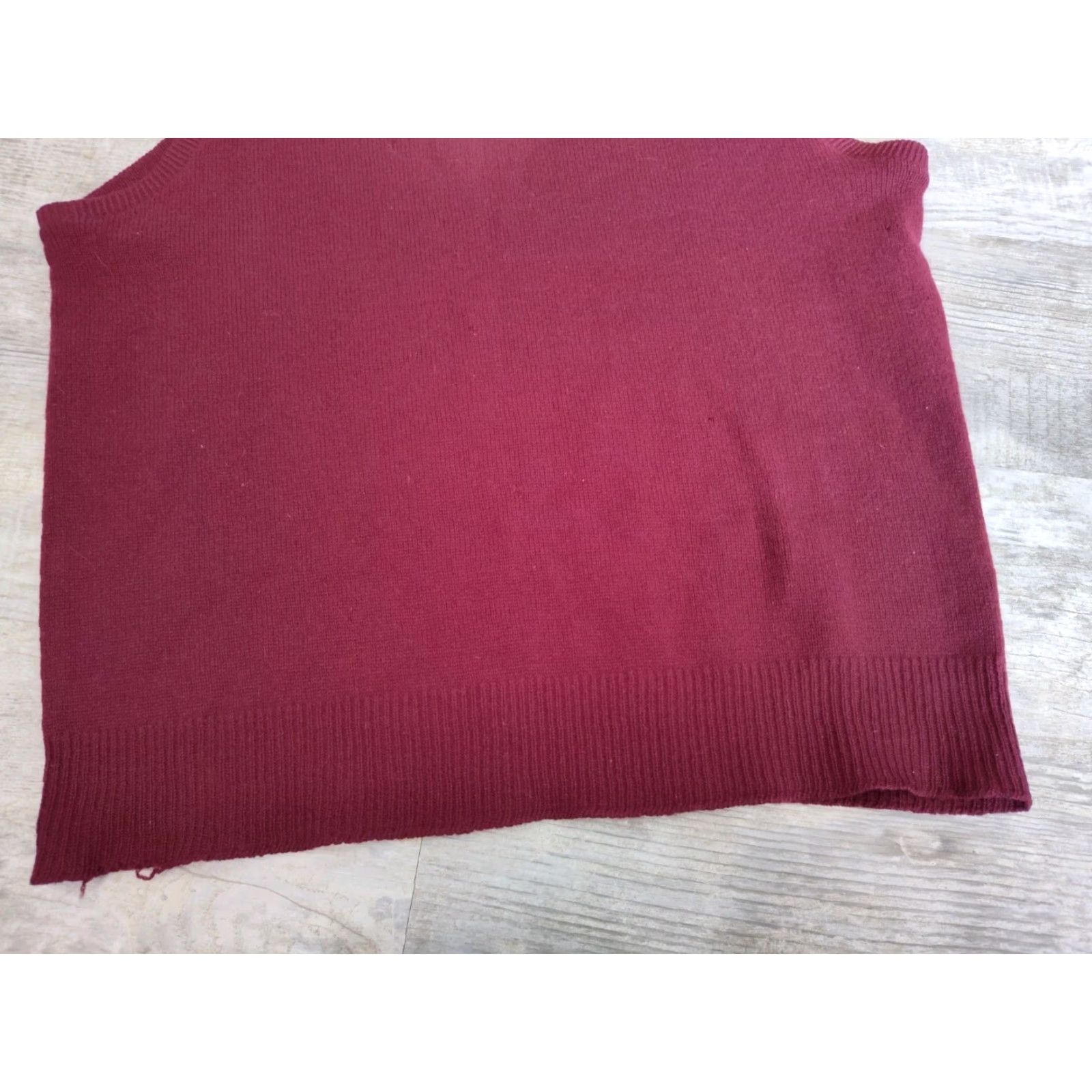 Vintage Vintage Desmond's 1960s Cashmere V-Neck Sweater Vest Mens Medium Burgundy All Seasons Size US M / EU 48-50 / 2 - 4 Thumbnail