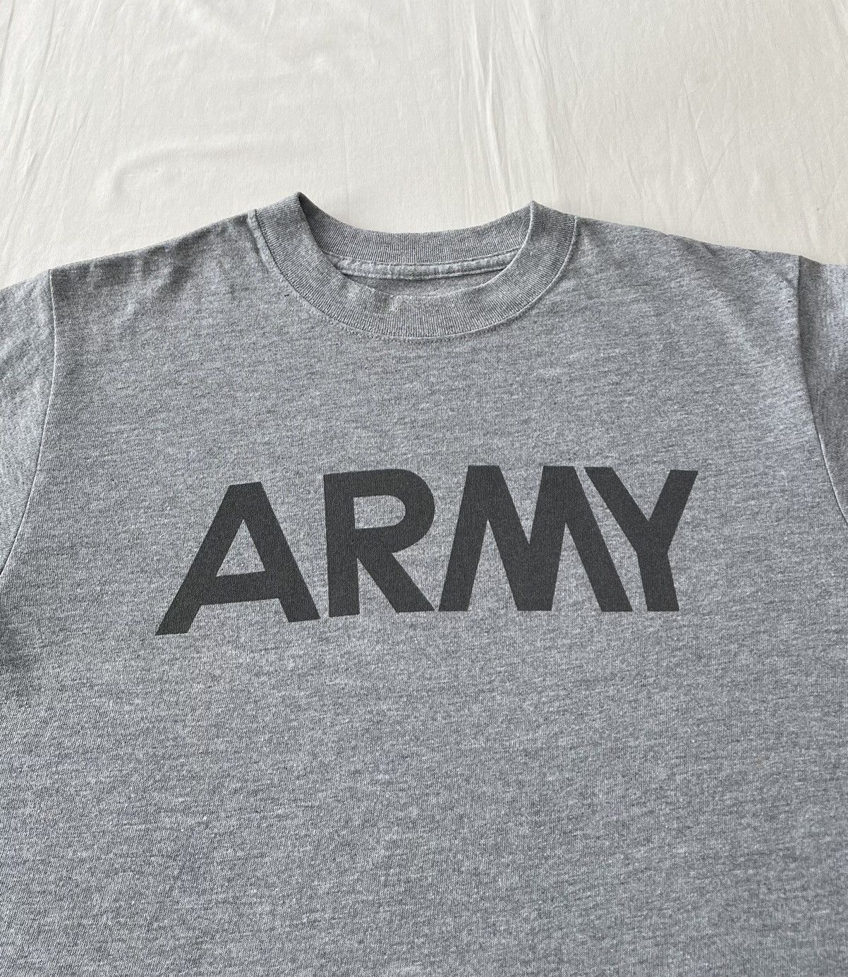 Vintage Vintage 2000s Army USA Training Reflective Print Gray Tshirt Size US S / EU 44-46 / 1 - 3 Thumbnail