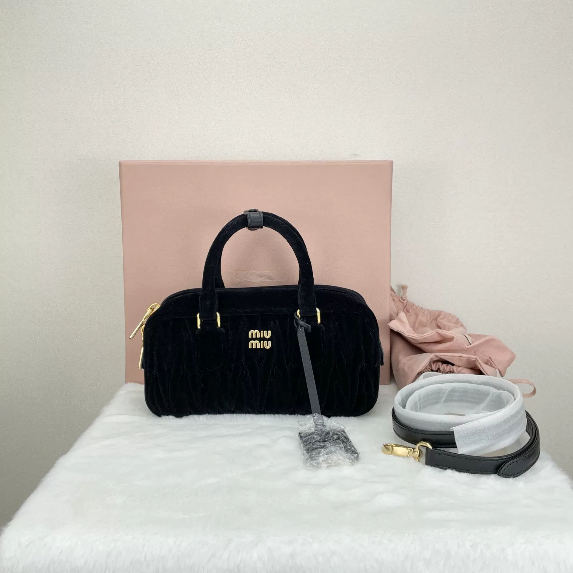 Miu Miu Pre-loved Bag Very good condition Size ONE SIZE - 1 Thumbnail