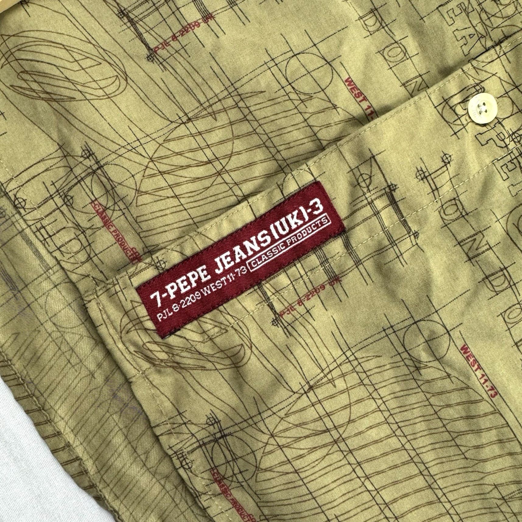 Vintage VINTAGE Pepe Jeans Button-Up Shirt Adult Medium Tan All Over Print 90s Punk, Long Sleeve, Brown, Graphic Print, Mens Size US M / EU 48-50 / 2 - 7 Thumbnail