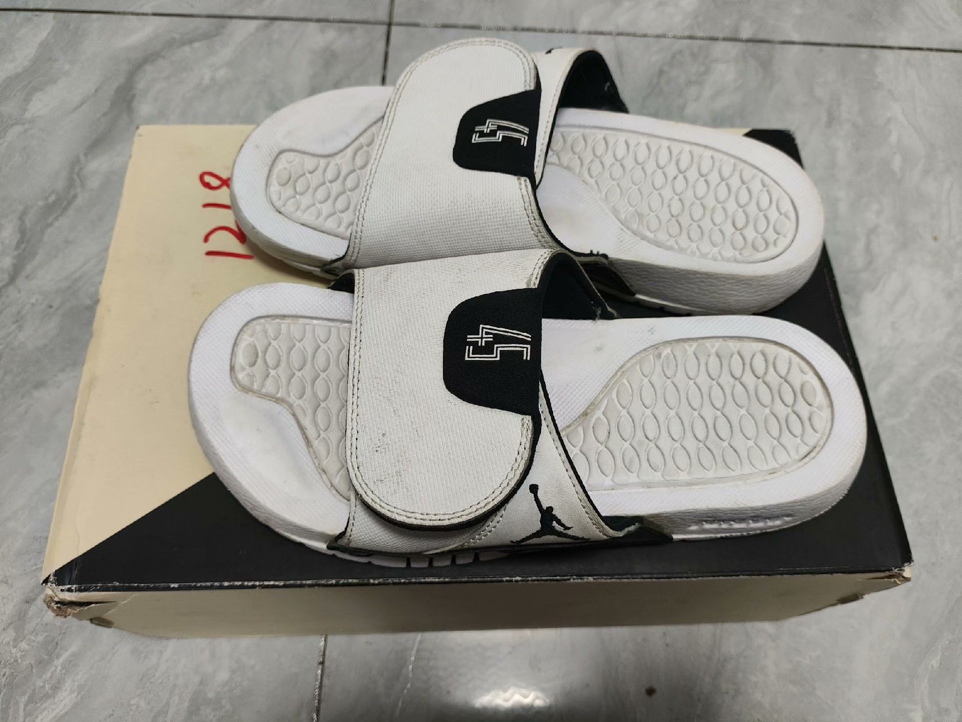 Jordan Brand Jordan Brand Lowtop Sneakers 5.5 Men Size US 5.5 / EU 38 - 1 Thumbnail