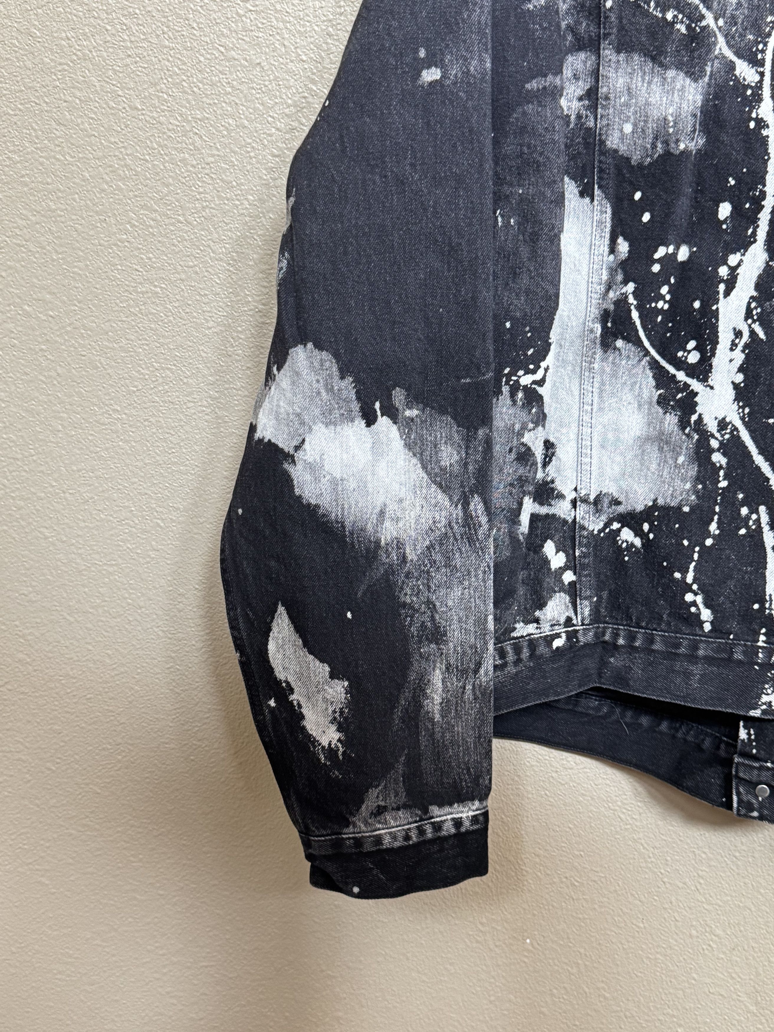 Balenciaga Balenciaga Splatter Effect Oversized Denim Jacket SIZE L Size US L / EU 52-54 / 3 - 9 Thumbnail