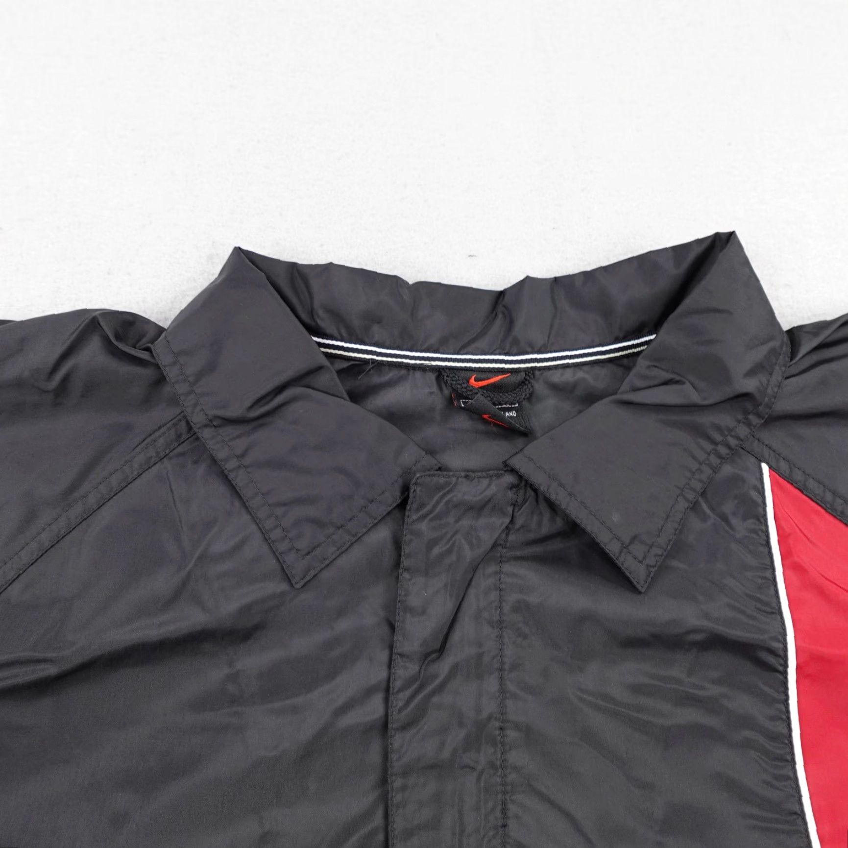 Nike Vintage Nike Jacket Mens XL Black Red Windbreaker Full Zip Track Coat Swoosh 90s Size US XL / EU 56 / 4 - 2 Thumbnail