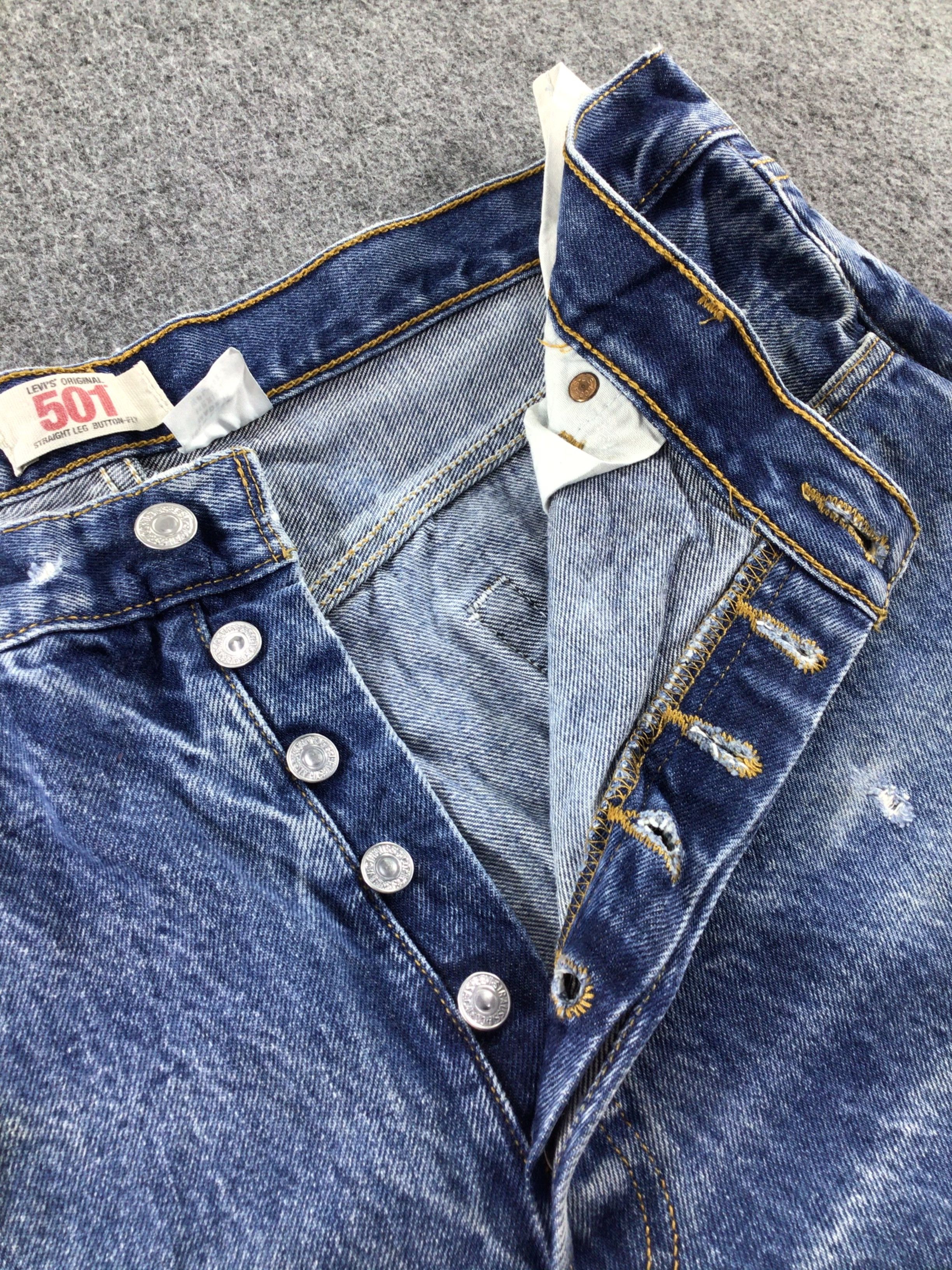 Levi's Vintage Levis 501 Jeans Blue Wash Denim -J437 Size US 36 / EU 52 - 7 Thumbnail