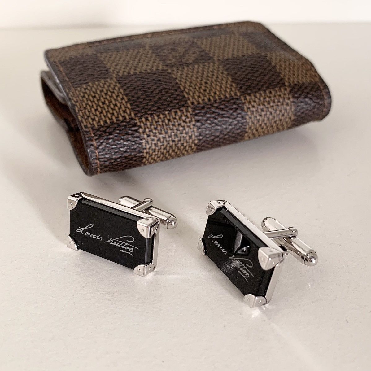 Louis Vuitton Louis Vuitton sterling silver trunk onyx cuff links in case Size ONE SIZE - 2 Thumbnail