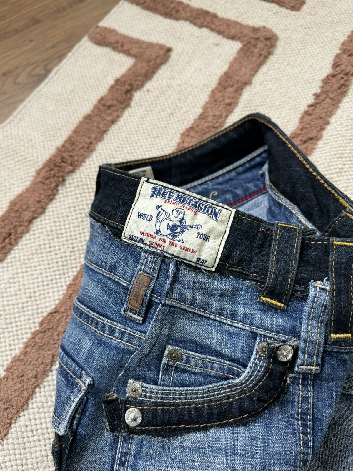True Religion TRUE RELIGION RECYCLE PLEATED CONTRAST STITCH DENIM SKIRT Size 25" / US 0 / IT 36 - 8 Thumbnail
