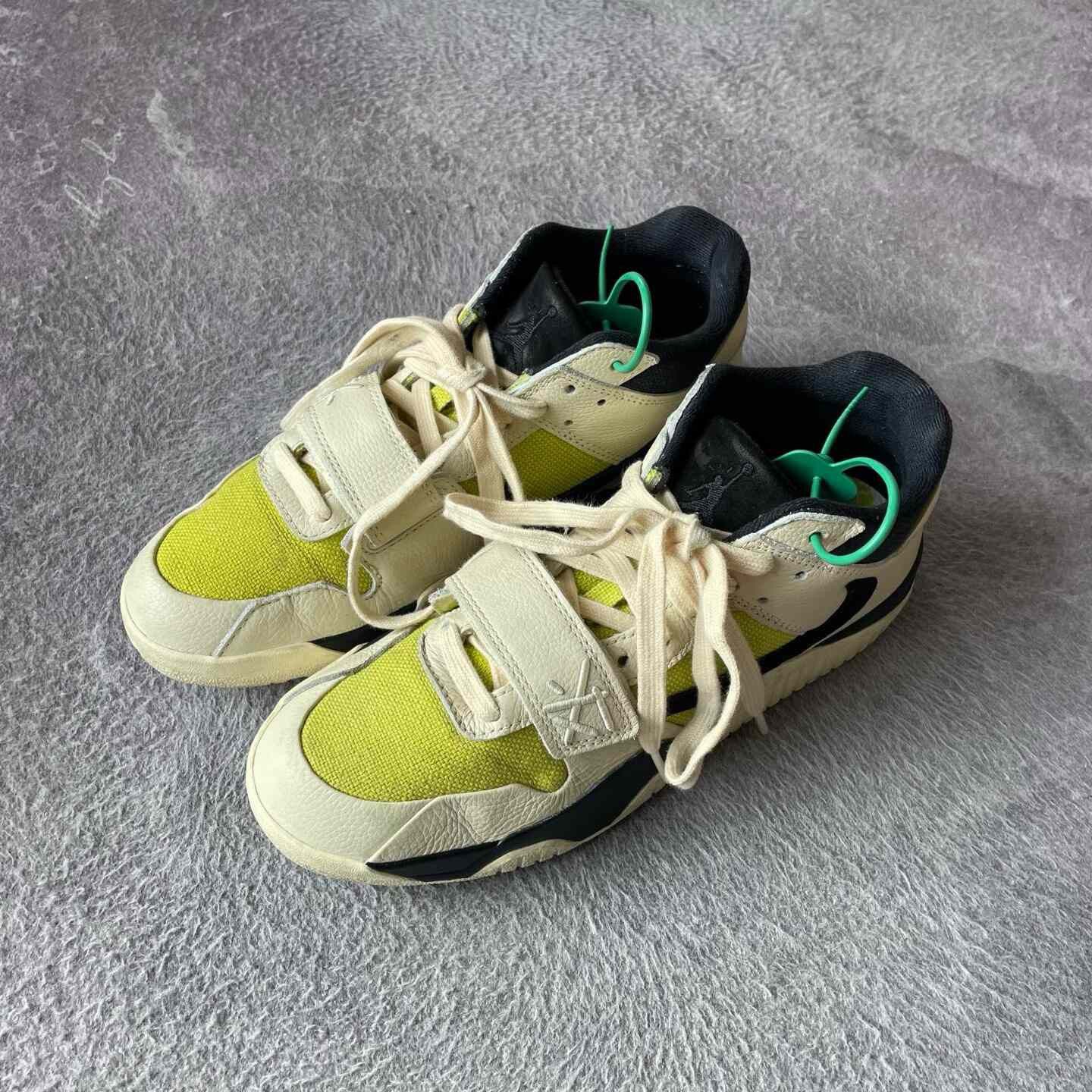 Nike Nike Collab Yellow Lowtop Sneakers 42 Men Size US 9 / EU 42 - 1 Thumbnail