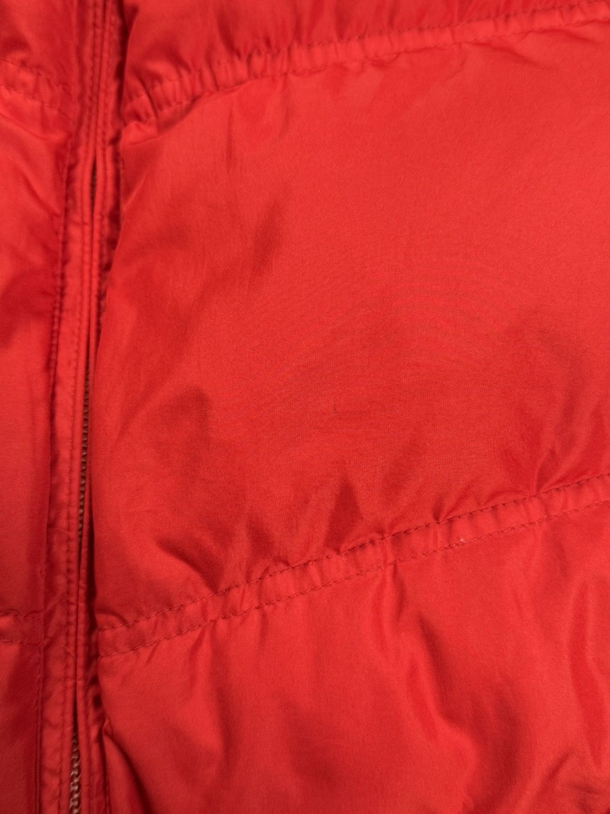 Nike Vintage Nike Puffer Red Down Jacket Y2K Size L Size US L / EU 52-54 / 3 - 15 Thumbnail