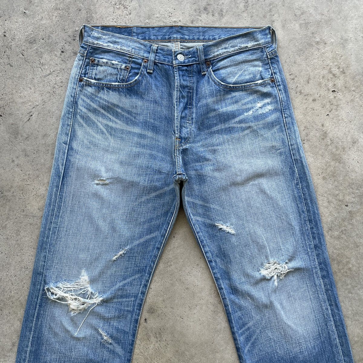 Levi's Vintage Levi’s 501 Blue Wash Faded Distressed Jeans Pants Size US 32 / EU 48 - 3 Thumbnail