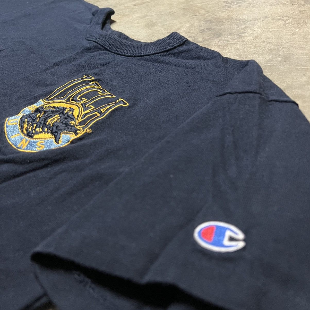 Champion × Vintage Vintage 90’s UCLA Bruins 🇺🇸 Embroidered Champion T-Shirt Size US XL / EU 56 / 4 - 4 Thumbnail