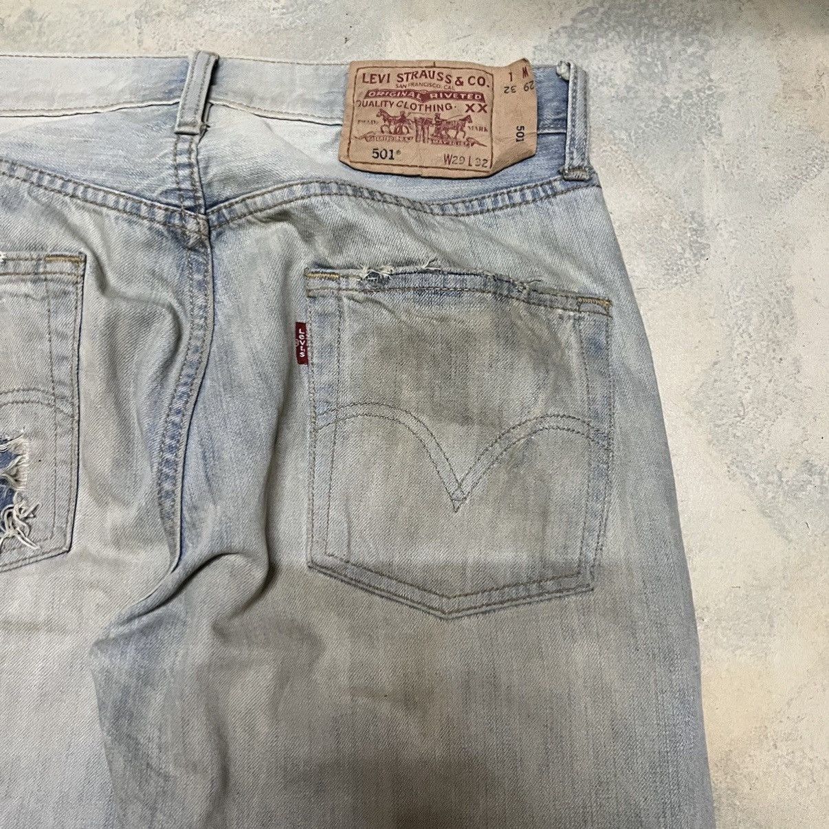 Levi's Vintage Levi’s lot 501 distressed jeans Size US 29 - 19 Thumbnail