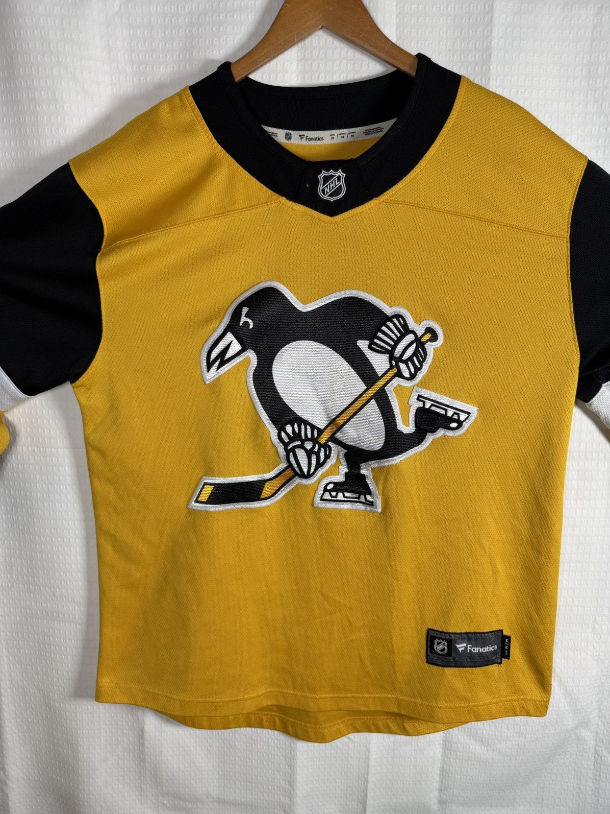 PITTSBURGH PENGUINS ALTERNATE GOLD ADIDAS HOCKEY JERSEY M
