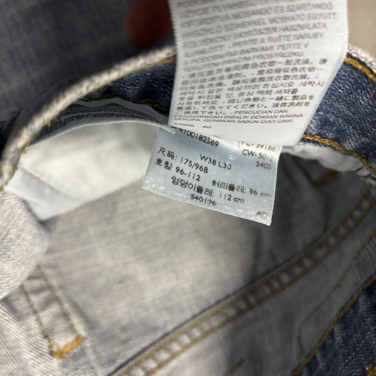 Levi's × Vintage Crazy Vintage Y2K/2000s Baggy Levis 569 Light Wash Skater Denim Jeans! Size US 38 / EU 54 - 8 Thumbnail