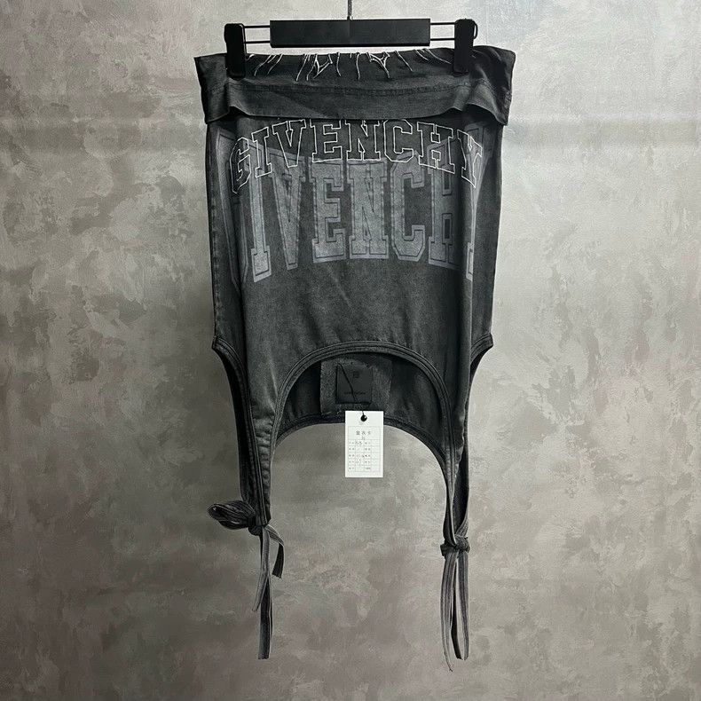 Givenchy Givenchy Gray Logo Print Short Skirt - dmc Size US 36 / EU 52 - 1 Thumbnail