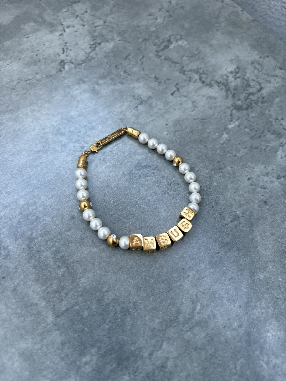 Ambush Design Ambush Pearl Letterblock Bracelet Gold Size ONE SIZE - 2 Thumbnail