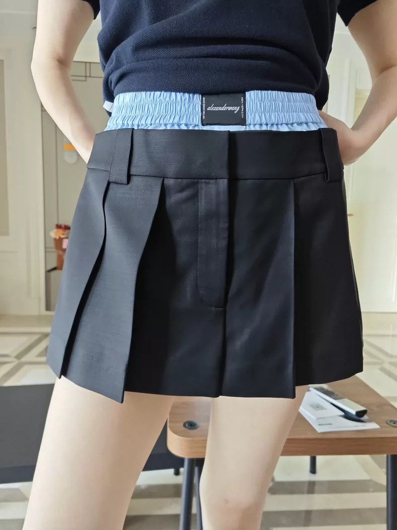 Alexander Wang Alexander Wang Pleated Black Shorts Size 27" / US 4 / IT 40 - 1 Thumbnail