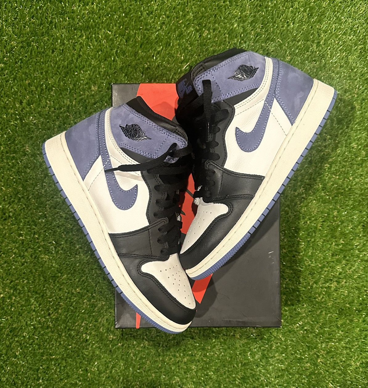 Jordan Brand Air Jordan Retro 1 High OG “Blue Moon” Size US 8.5 / IT 38.5 - 1 Thumbnail