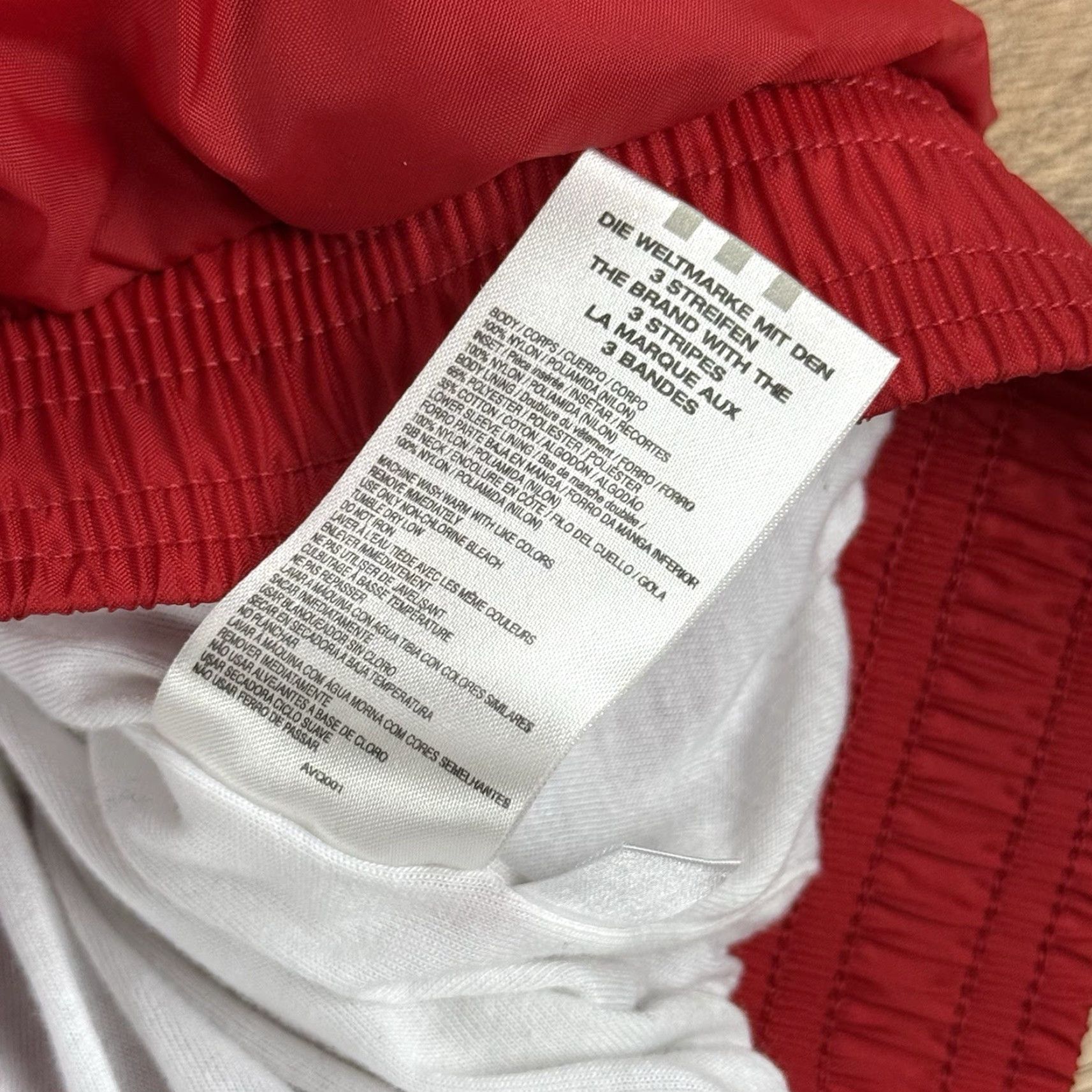 Adidas VINTAGE Adidas Windbreaker Jacket Men S Red Nylon Lined NIU Huskies 90s Concert? Size US S / EU 44-46 / 1 - 4 Thumbnail