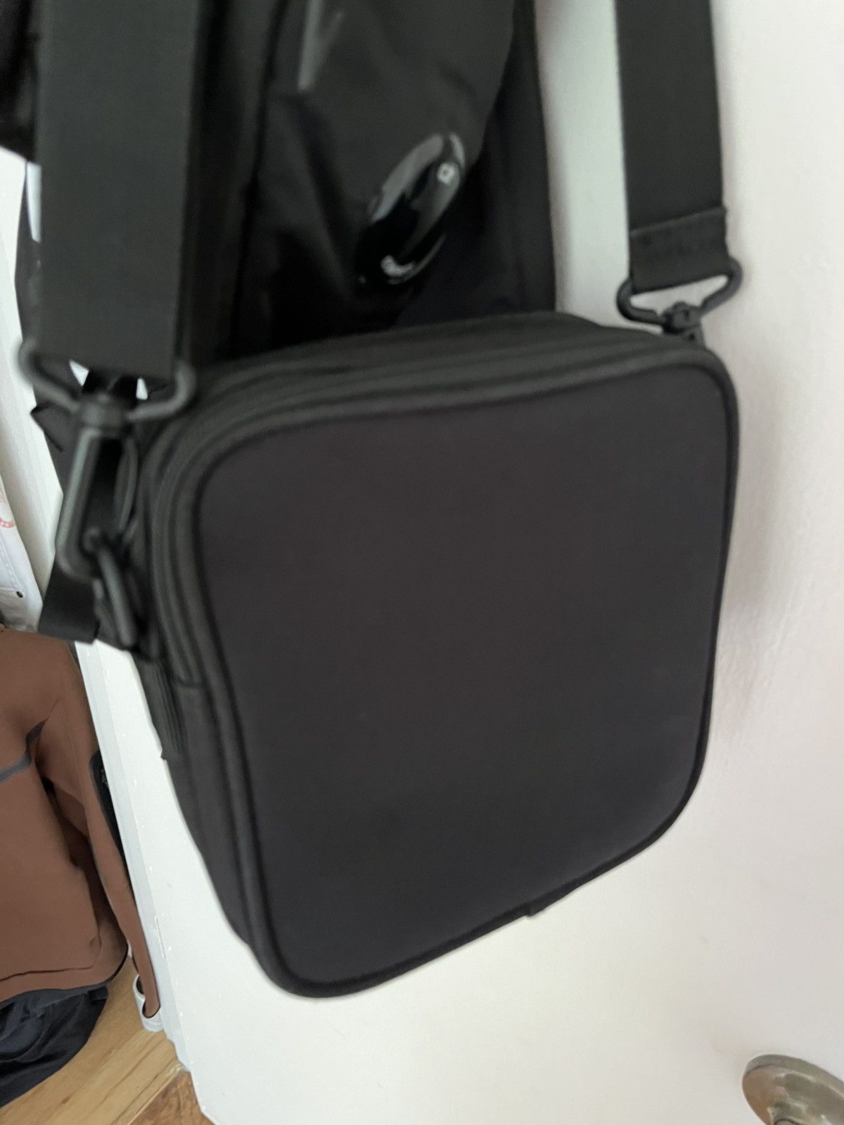 Carhartt Carhartt WIP Essentials Crossbody Shoulder Bag Black Size ONE SIZE - 2 Thumbnail