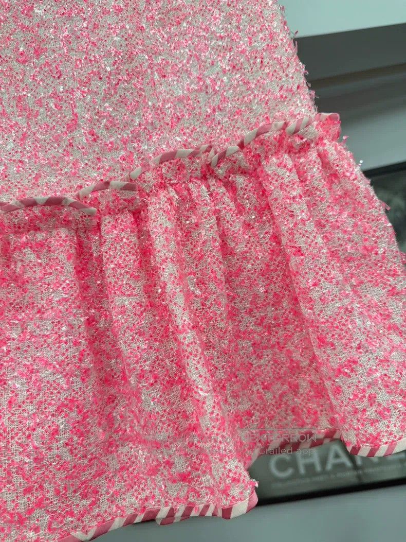 Chanel Chanel Pink sequined tweed skirt Size 25" / US 0 / IT 36 - 2 Thumbnail