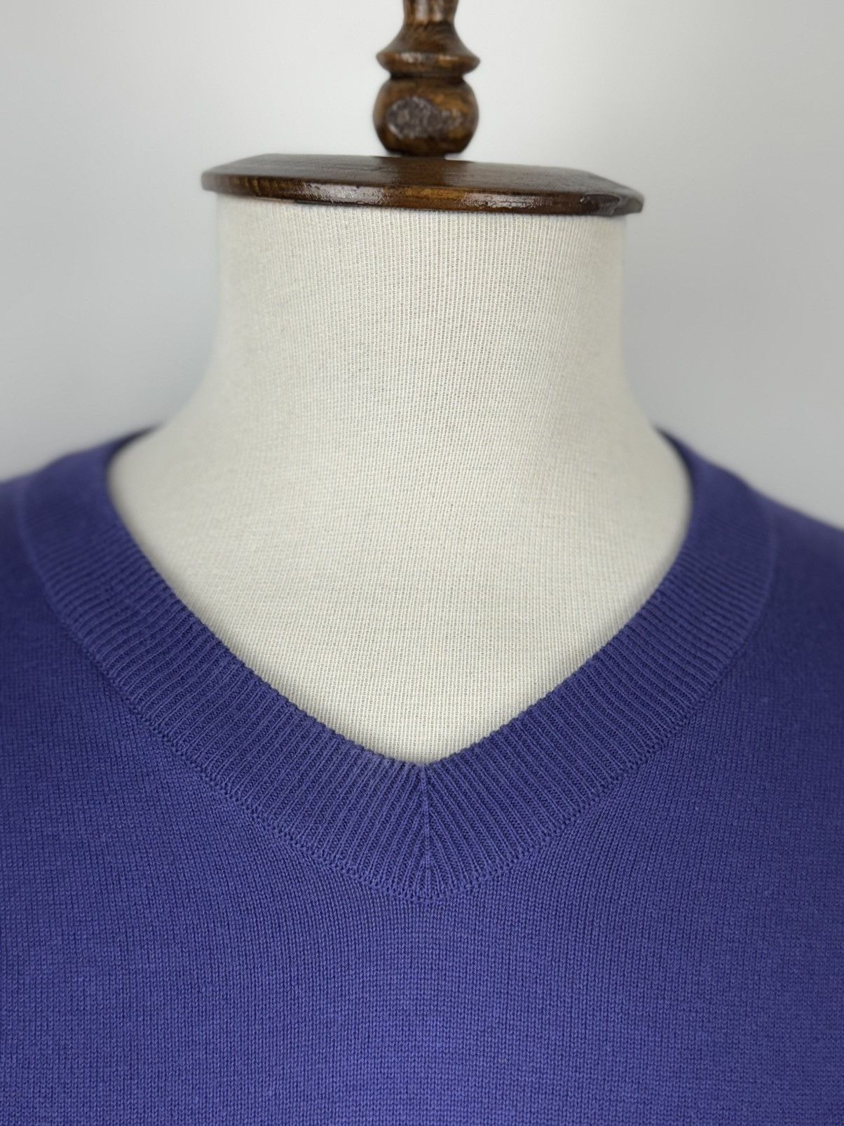 Hugo Men’s Hugo Boss V-Neck Wool Sweater Purple Jumper size L Size US L / EU 52-54 / 3 - 3 Thumbnail