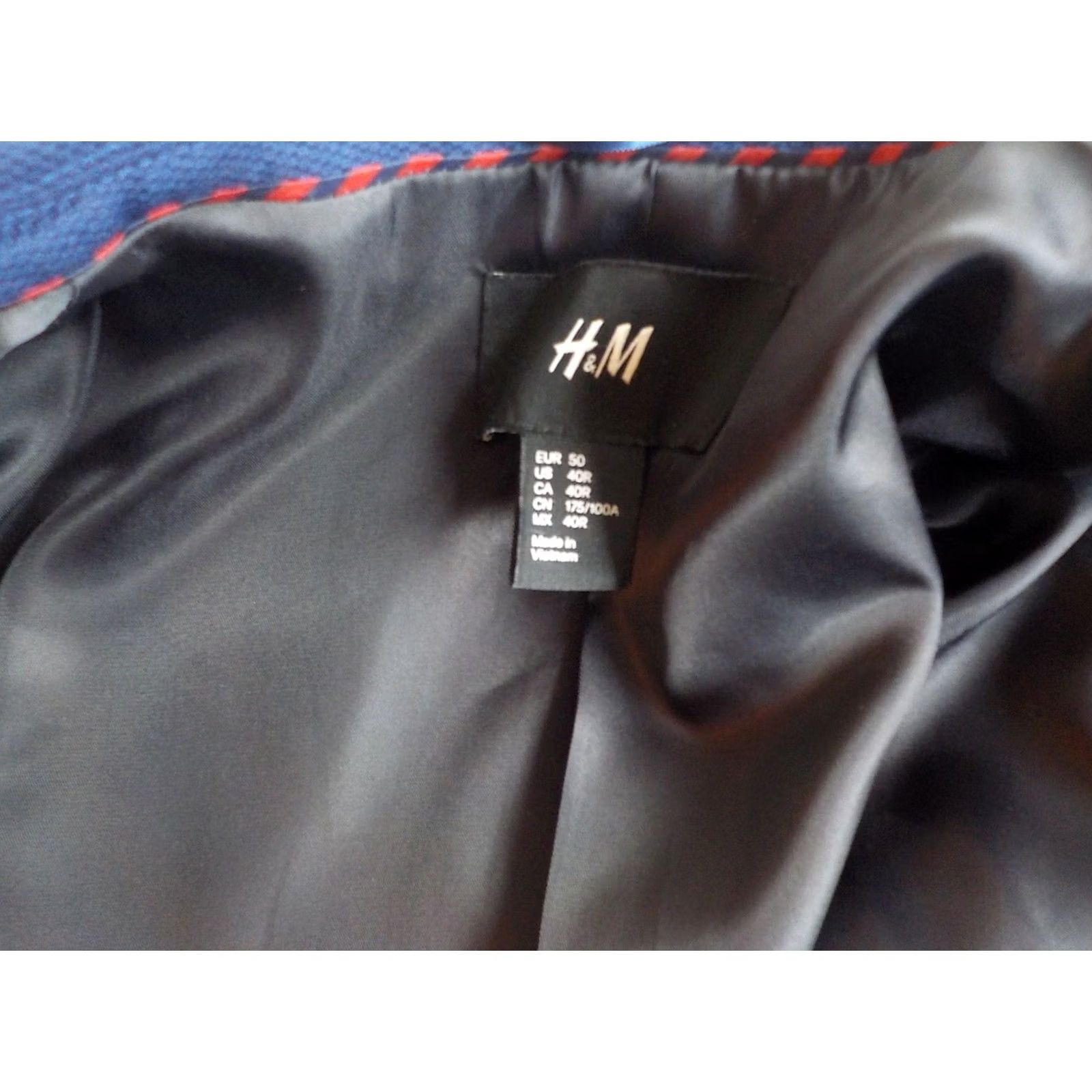 H&M H&M 2 Button Textured Suit Blue with White Buttons Jacket/Coat Size 40R Pants Size 33 Flat Front 30X? (Note: This is invalid due to constraints) Size 40R - 7 Thumbnail
