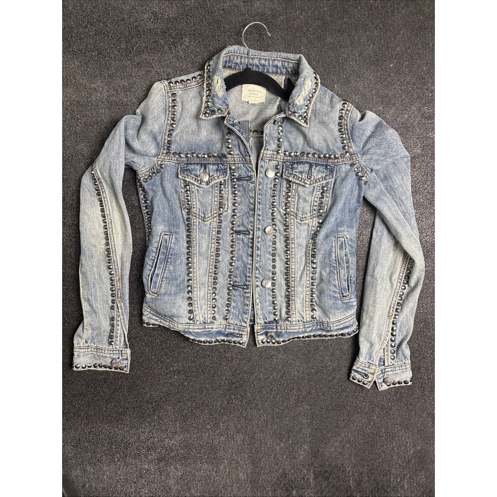 American Eagle Outfitters American eagle Studded jean jacket Size XS Distressed Denim Size S / US 4 / IT 40 - 1 Thumbnail