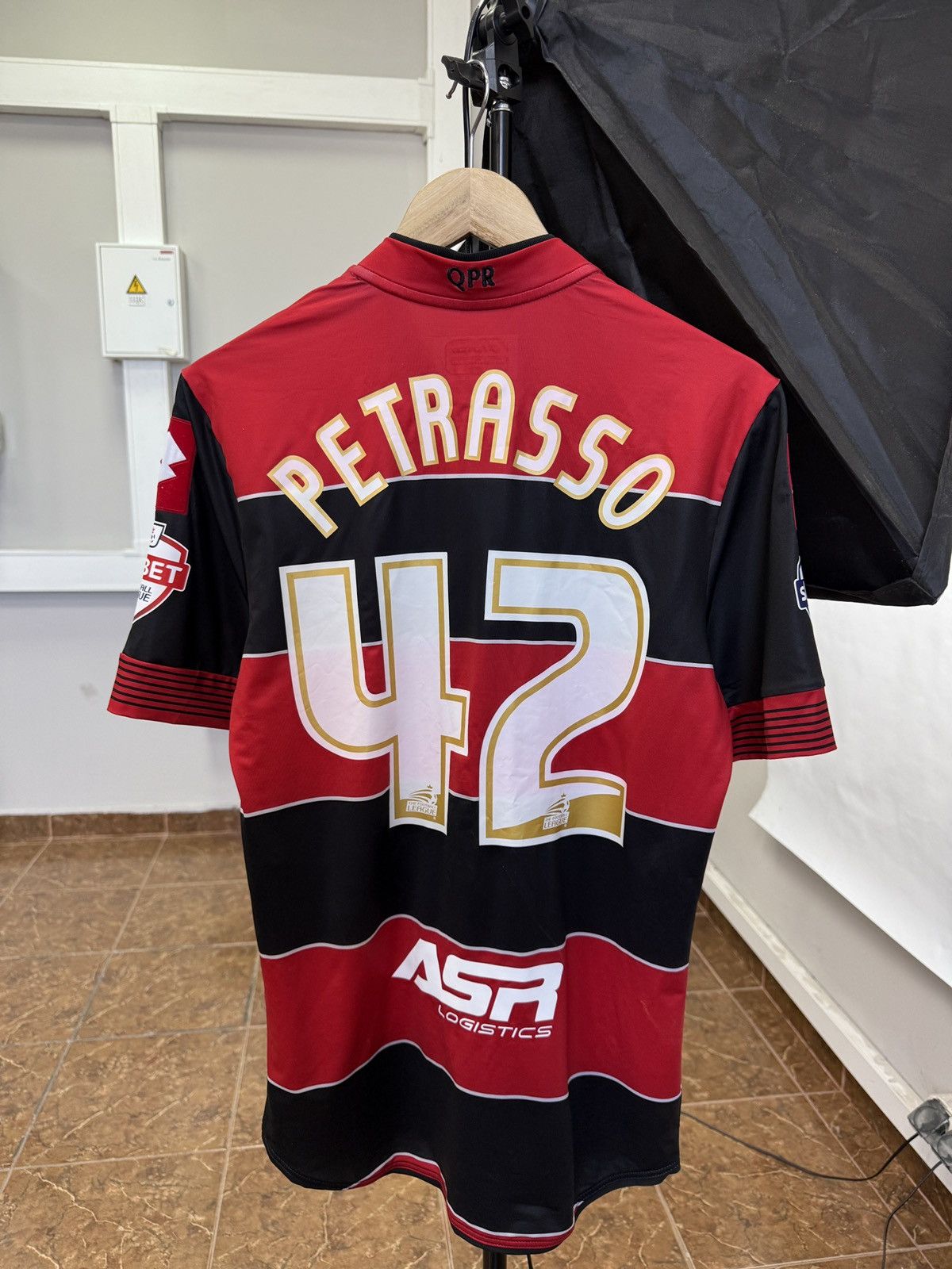 Lotto Sport 🏴󠁧󠁢󠁥󠁮󠁧󠁿 Lotto Queens Park Rangers Petrasso Soccer Jersey Rare Y2K Size US M / EU 48-50 / 2 - 1 Thumbnail