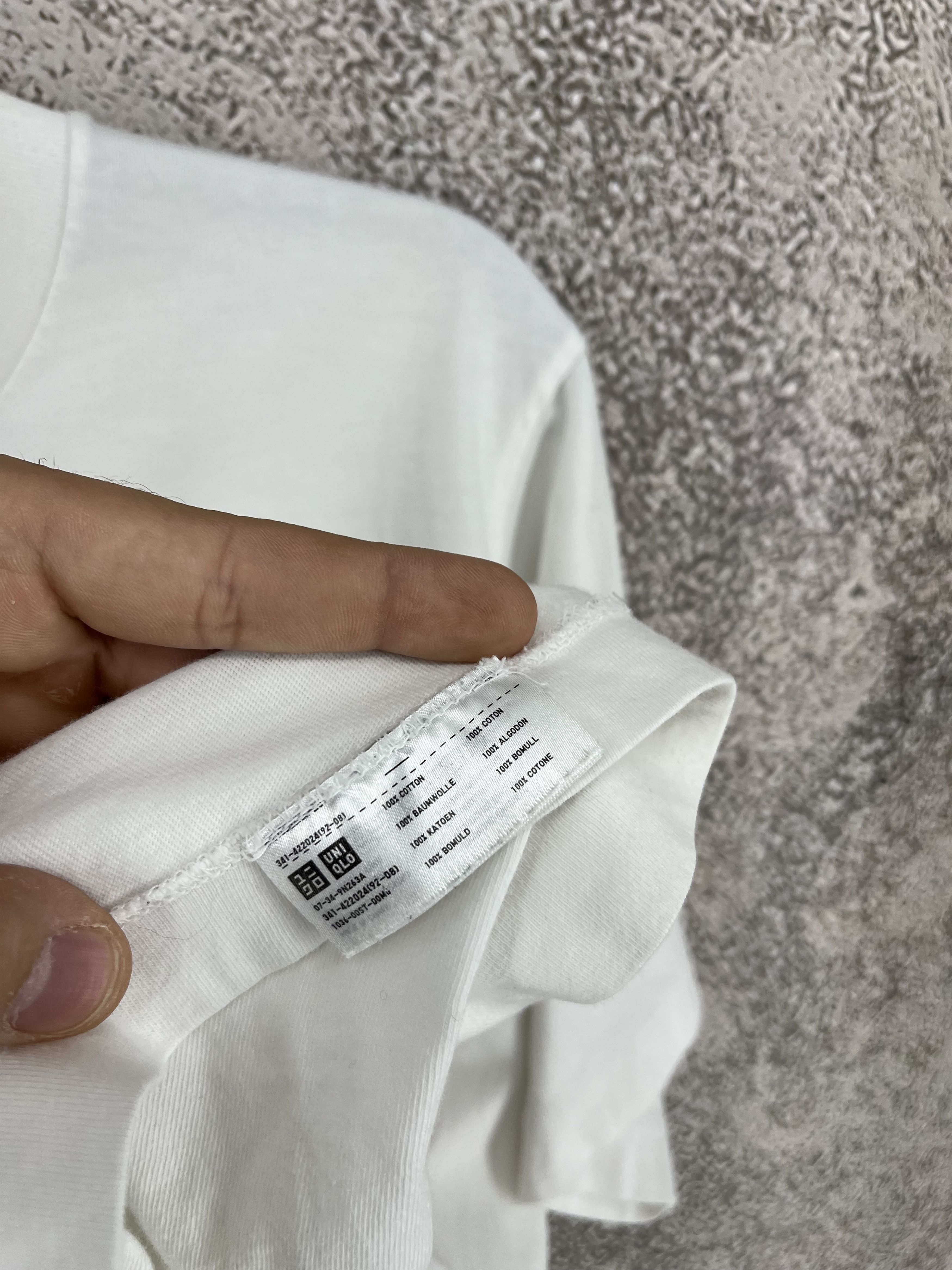 Uniqlo Mens T-Shirt Uniqlo x Kaws Big Print Size L Size US L / EU 52-54 / 3 - 10 Thumbnail