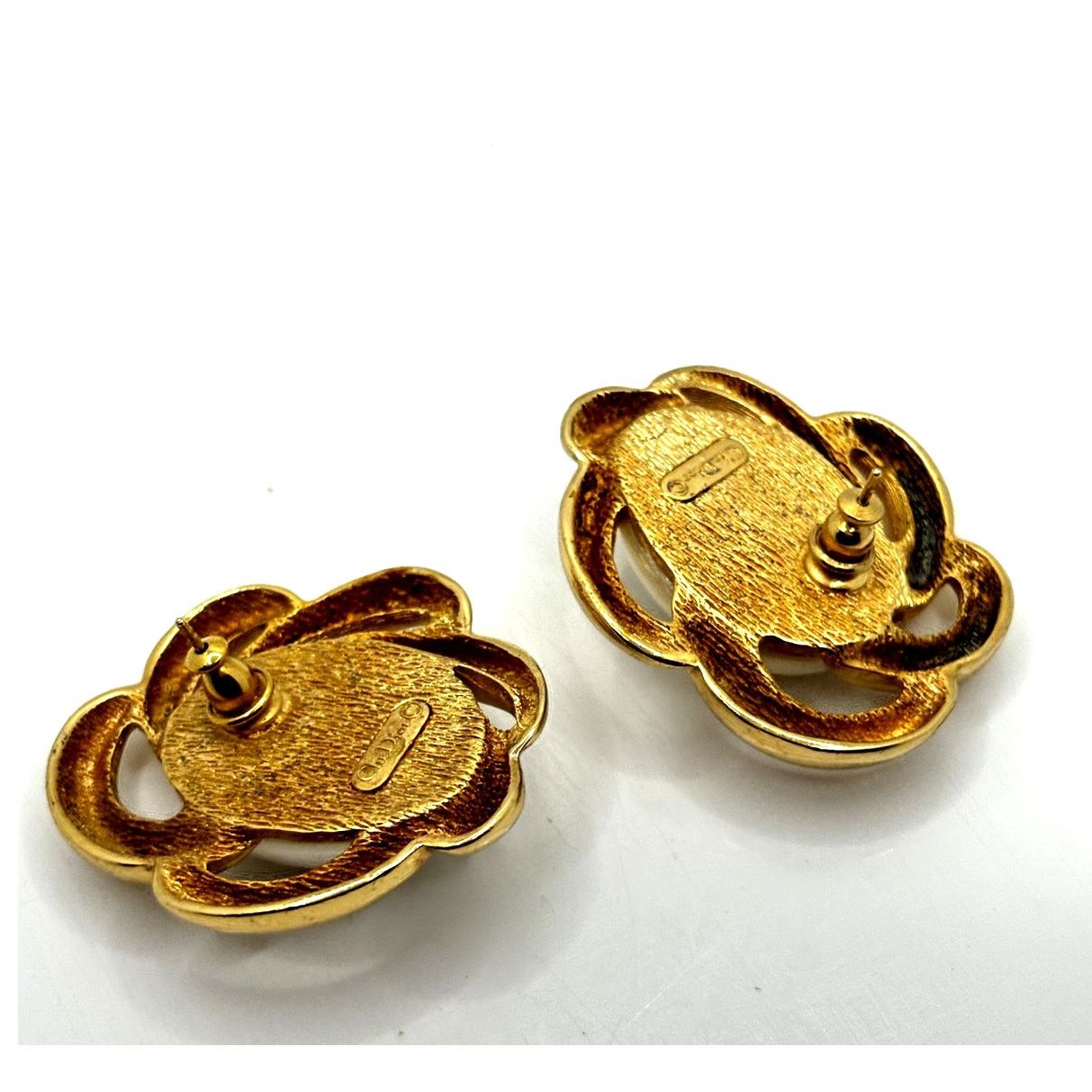 Dior CHRISTIAN DIOR Gold Lux Mother of Pearl Button Earrings Size ONE SIZE - 6 Thumbnail