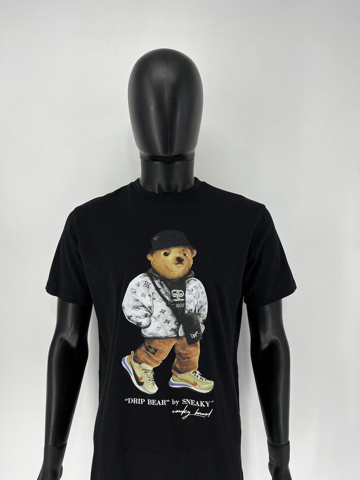 Japanese Brand T-shirt stylish bear, chic print, rare find Size US L / EU 52-54 / 3 - 1 Thumbnail