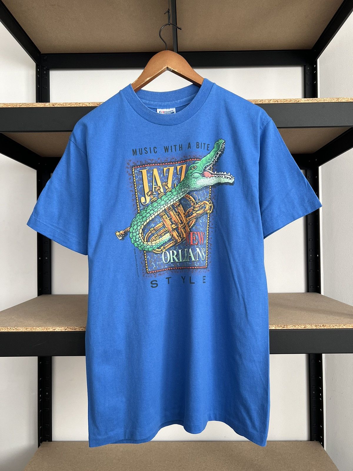 Vintage Vintage 1988 New Orleans Jazz USA Crocodile Blue T-shirt Size US L / EU 52-54 / 3 - 1 Thumbnail