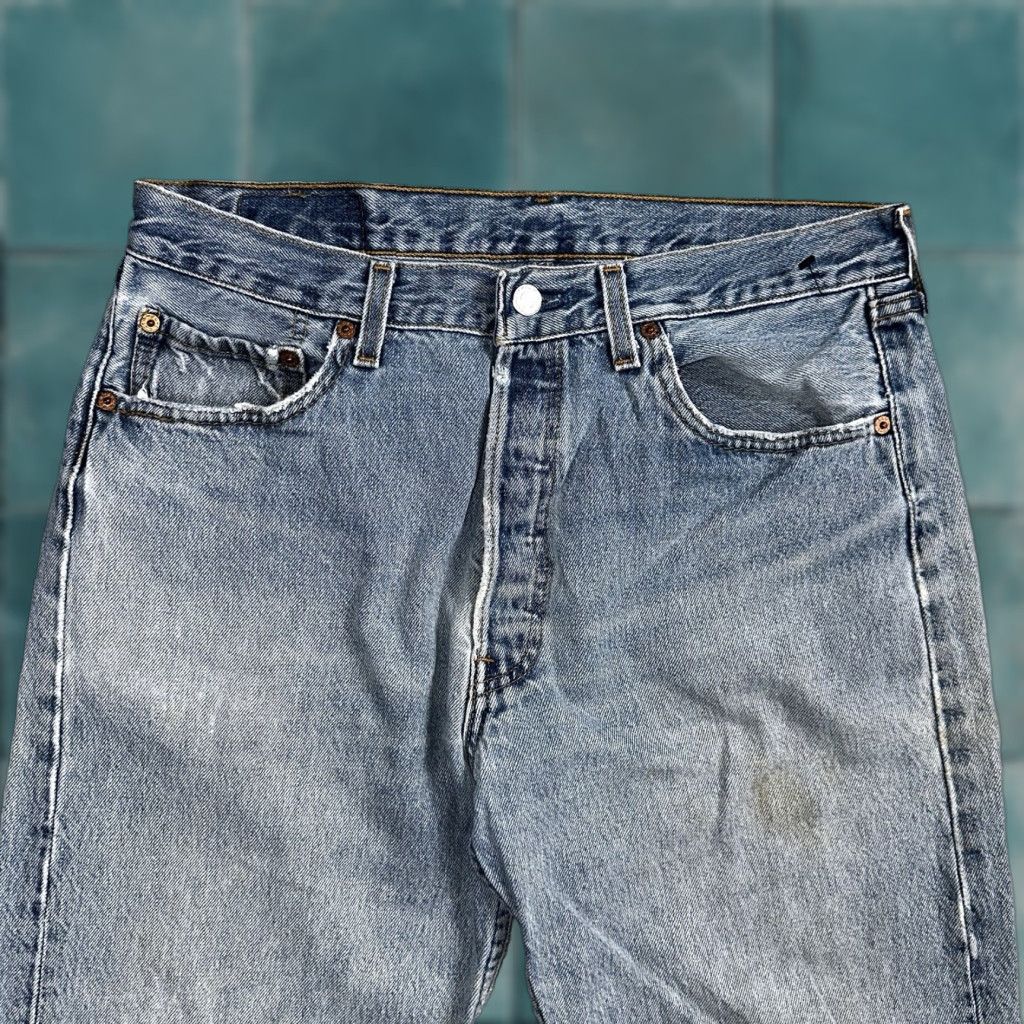 Levi's VINTAGE Levi's 501 Jeans Straight 90s 34x34 Light Blue Denim Men 34 Regular Master(Note: This line seems off). Size US 34 / EU 50 - 1 Thumbnail