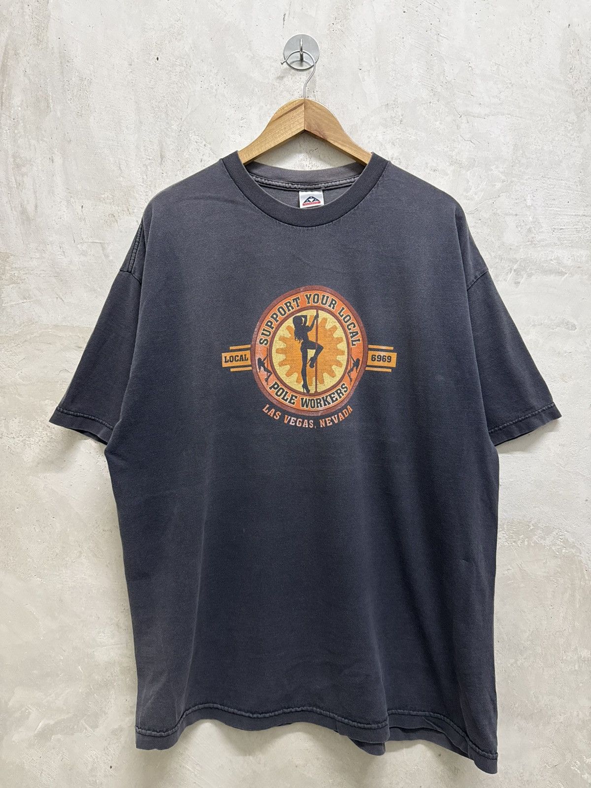 Vintage 2000s Sun Faded Pole Dancers T-Shirt Size US XXL / EU 58 / 5 - 1 Thumbnail