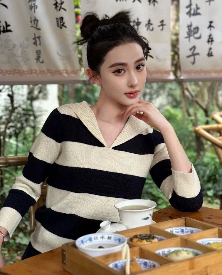 Dior Dior Colour-block striped letter inlaid wool V-neck long-s Size XS / US 0-2 / IT 36-38 - 8 Thumbnail