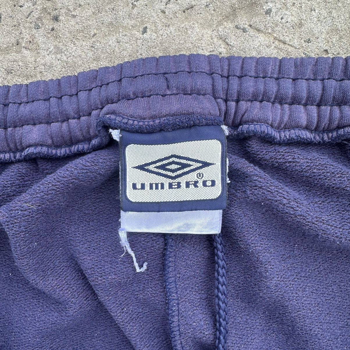 Umbro Vintage Umbro Joggers Small Logo Trashed Size L Y2K 90s USA Size US 36 / EU 52 - 7 Thumbnail