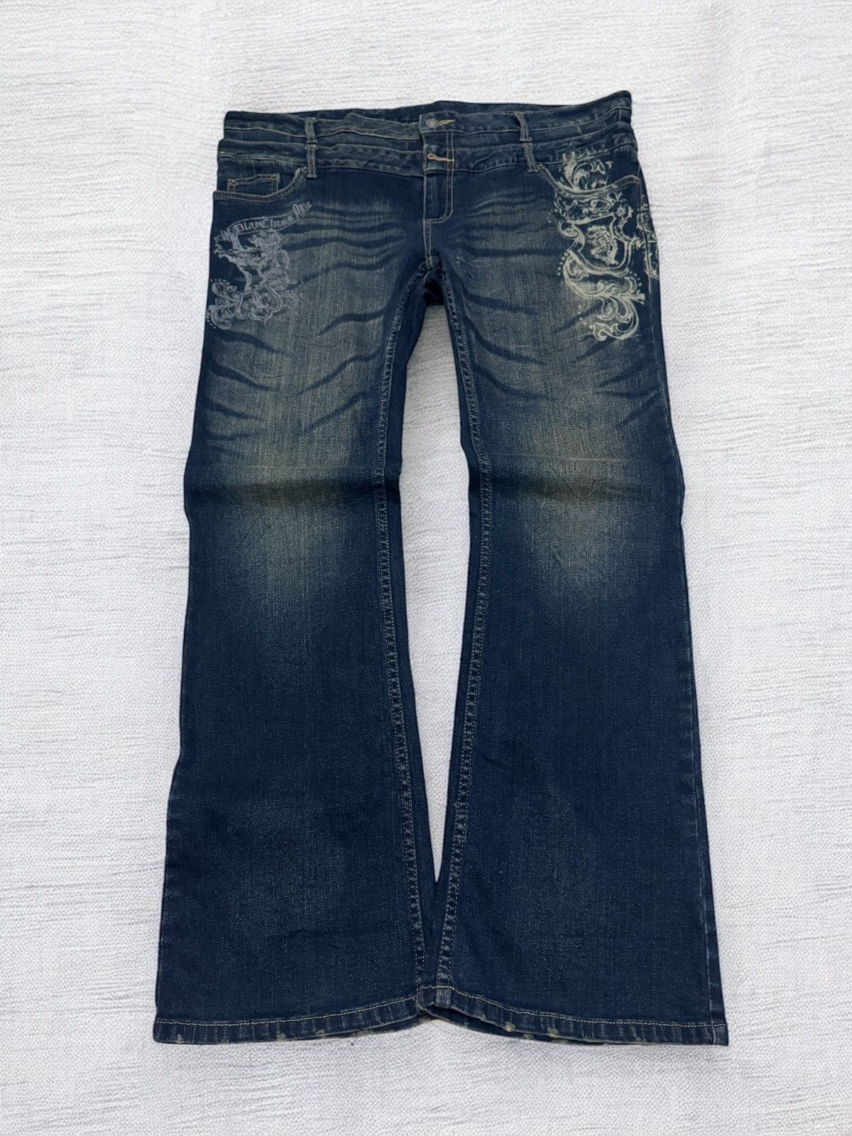 Japanese Brand Vintage Play Chess Dragon Print Acid Wash Low Rise Denim Size US 38 / EU 54 - 1 Thumbnail