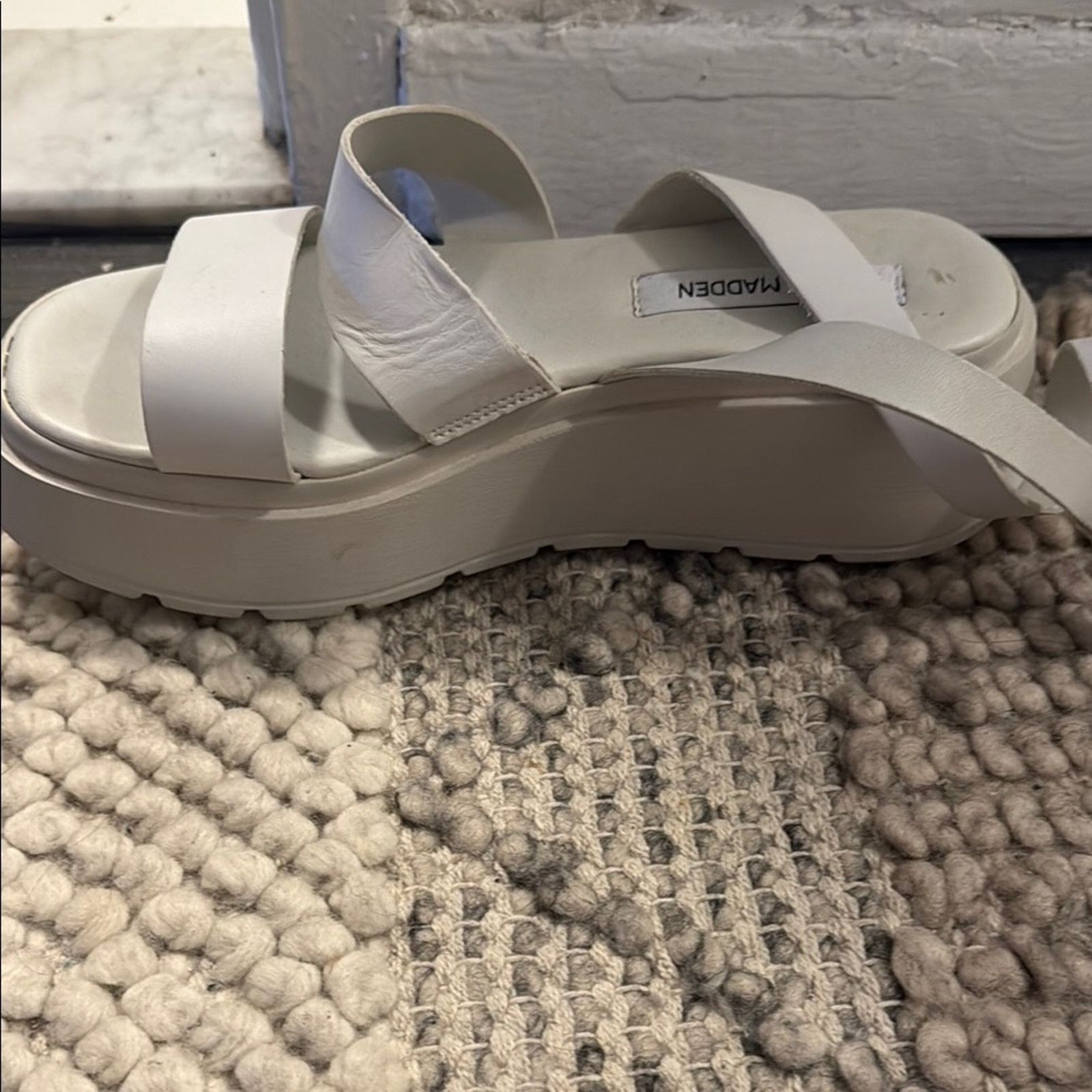 Steve Madden NWT Steve Madden Women's White Platform Sandals Size 9 Size US 9 / IT 39 - 4 Thumbnail