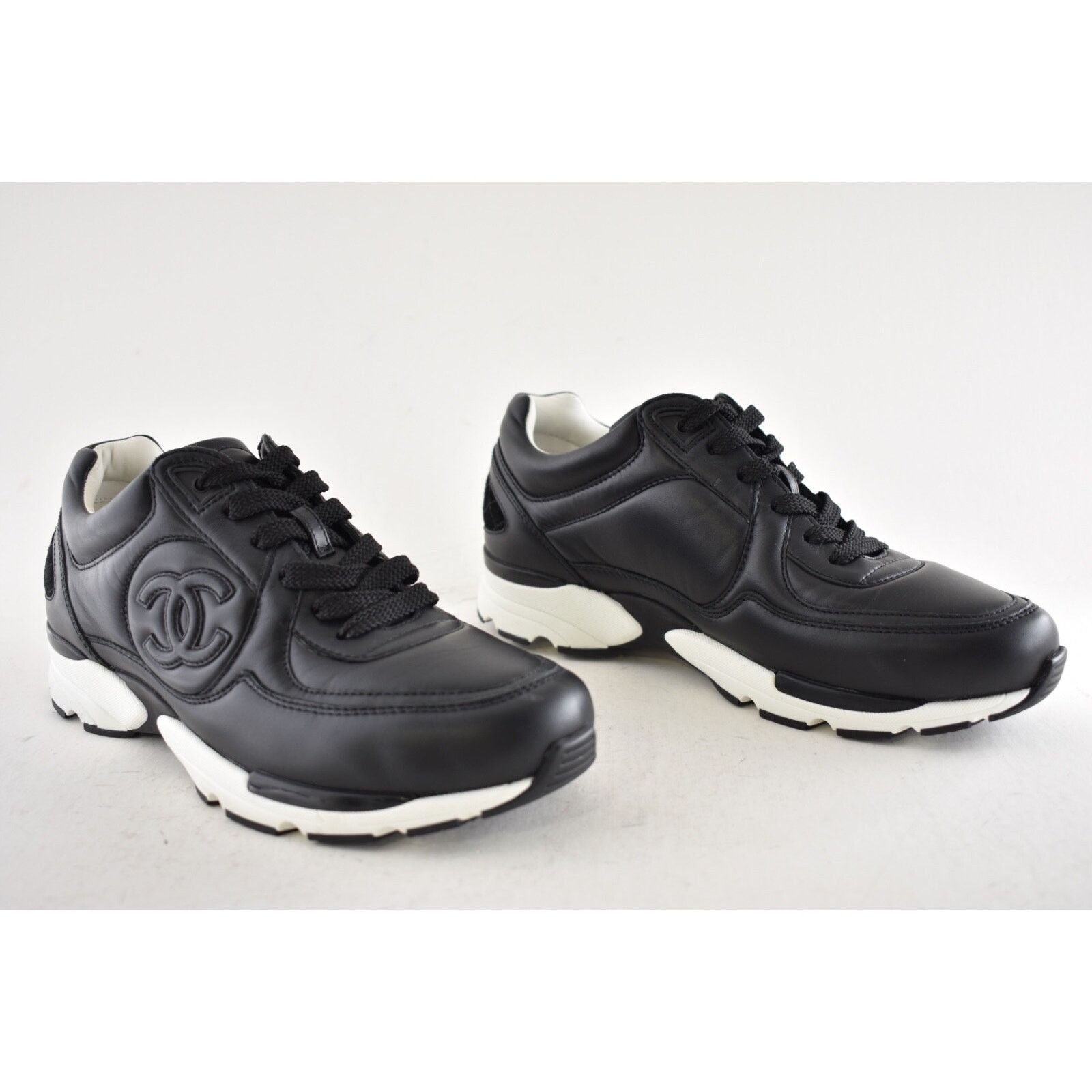 Chanel Chanel Calfskin Leather White CC Logo Flat Runner Sneaker 38 Size US 8 / IT 38 - 5 Thumbnail