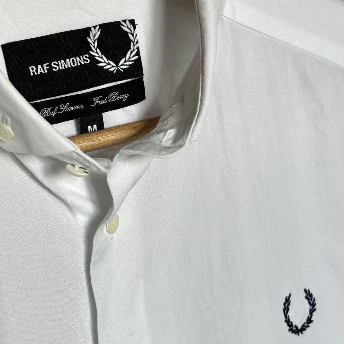 Fred Perry × Raf Simons Raf Simons Fred Perry shirt button up white medium luxury Size US M / EU 48-50 / 2 - 1 Thumbnail