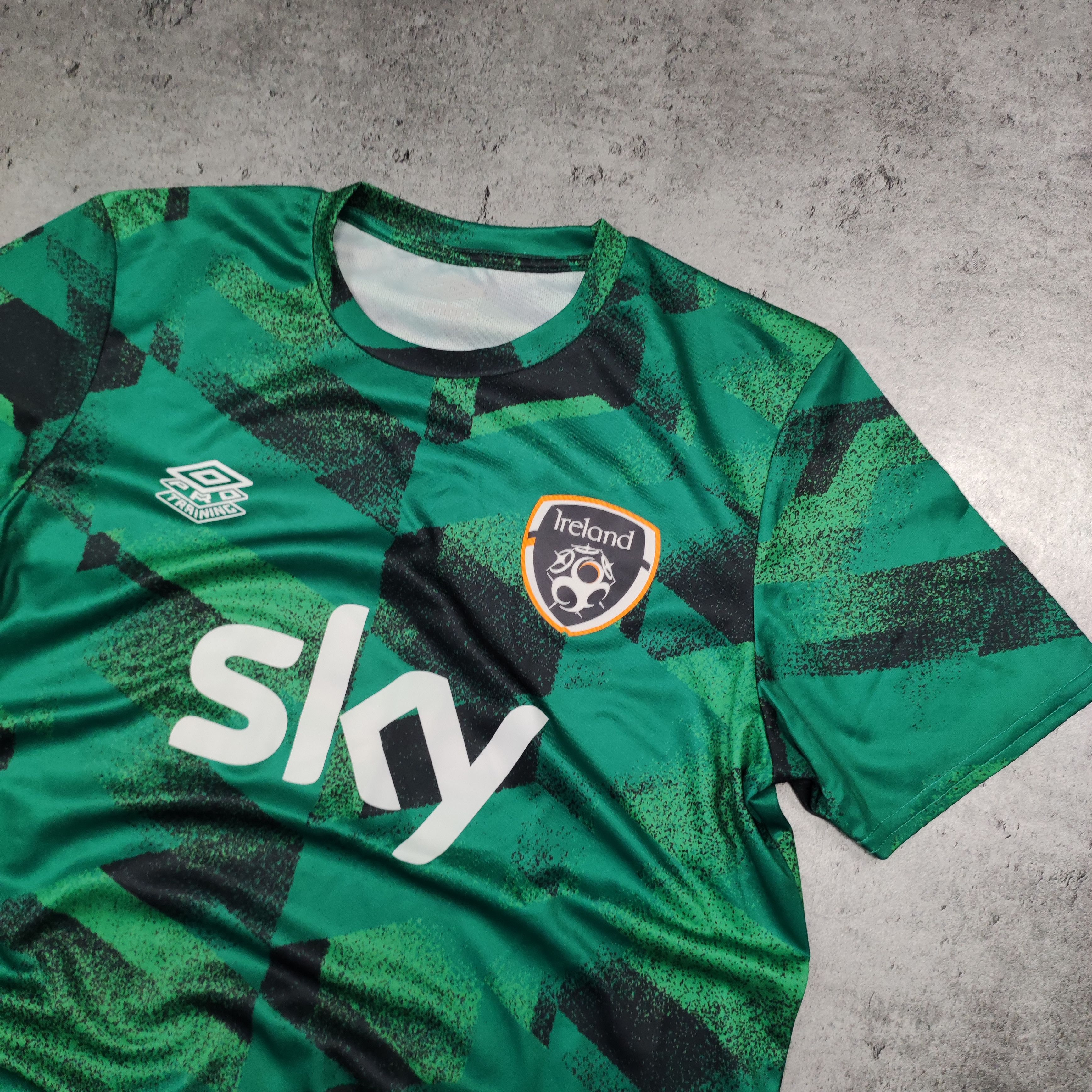 Other RARE Ireland National Team x Umbro Football Jersey Size US M / EU 48-50 / 2 - 4 Thumbnail
