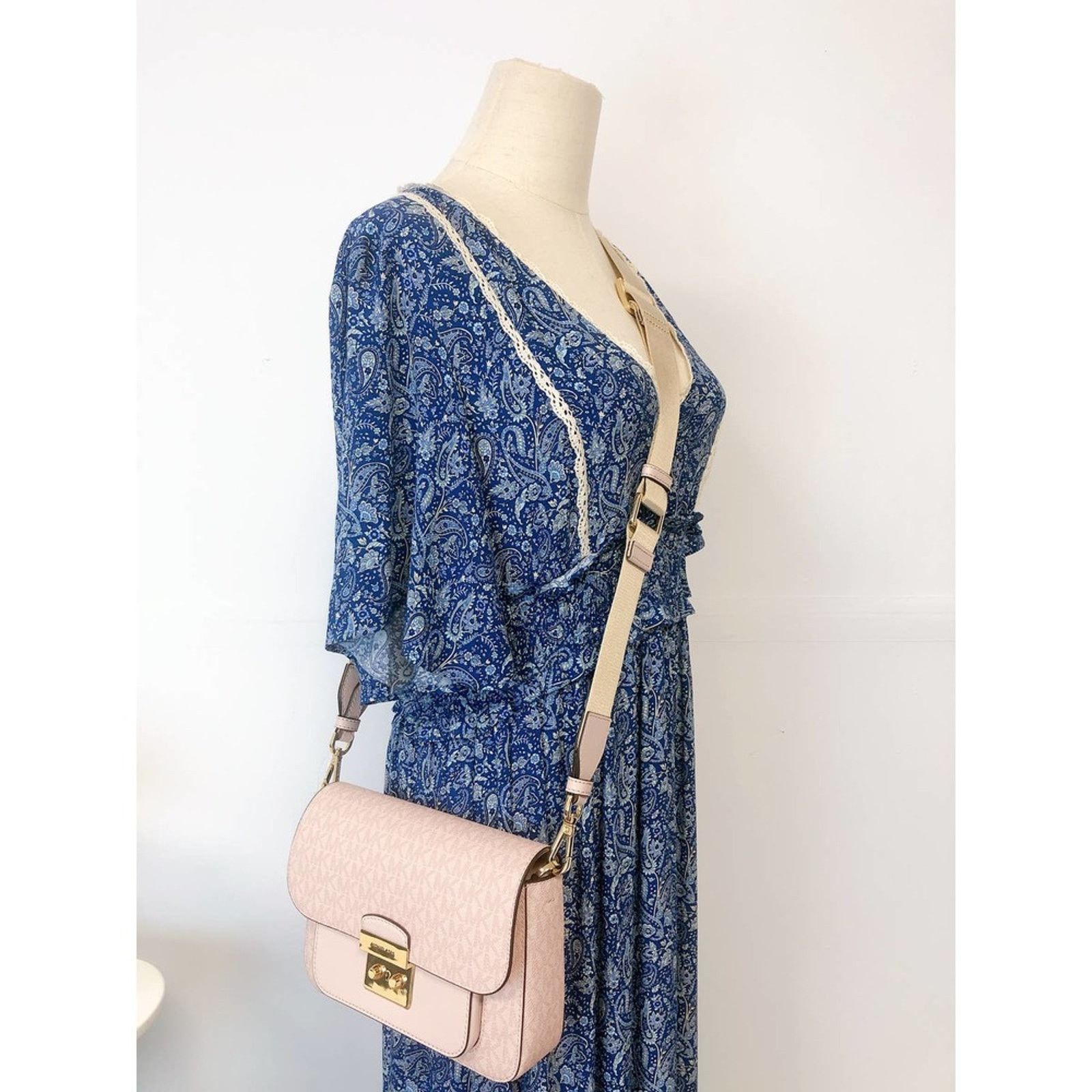 Michael Kors MICHAEL KORS 35T2GS9M2B Sloan Editor MD Logo Messenger Blush Size ONE SIZE - 1 Thumbnail