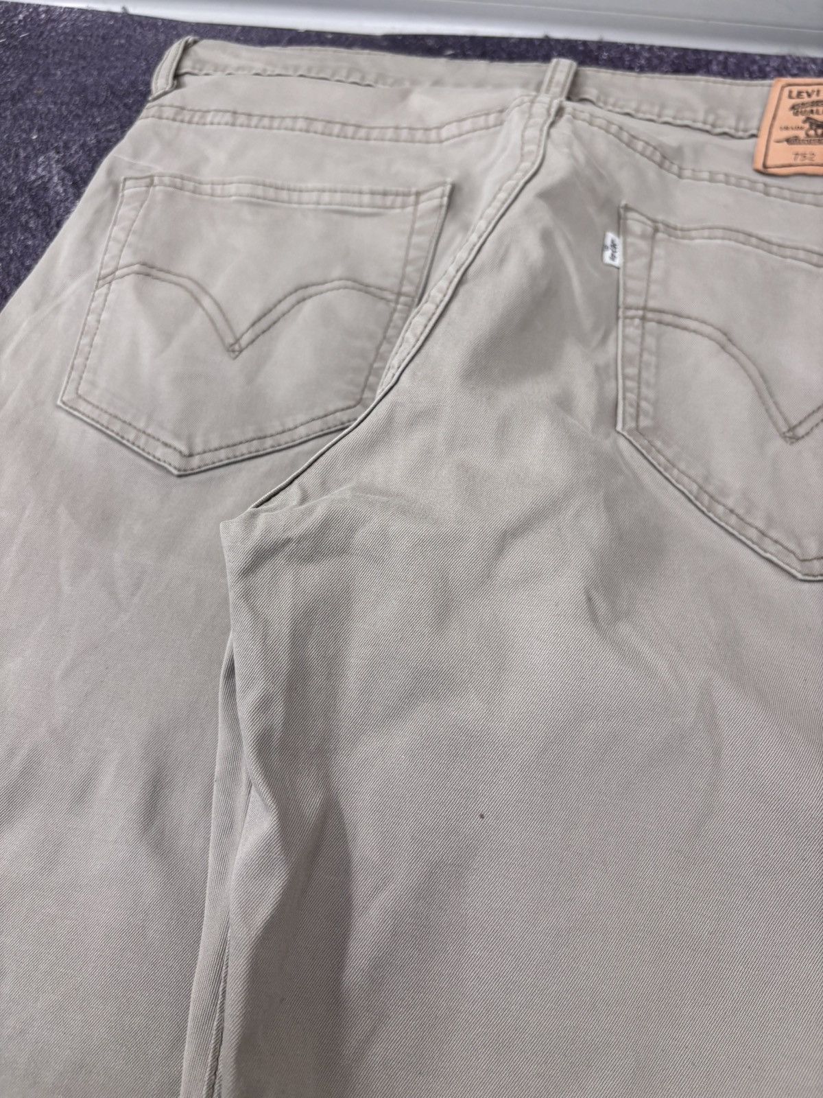 Levi's Vintage Levi’s 752 White Tab Men’s Beige/Grey Pants Jeans Size US 34 / EU 50 - 9 Thumbnail