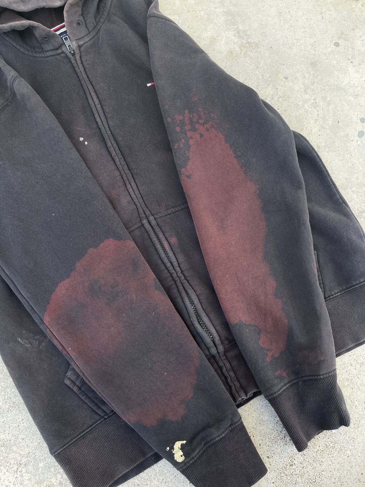 Tommy Hilfiger × Vintage Vintage Faded Black Tommy Hilfiger Zip Up Hoodie Size US L / EU 52-54 / 3 - 10 Thumbnail