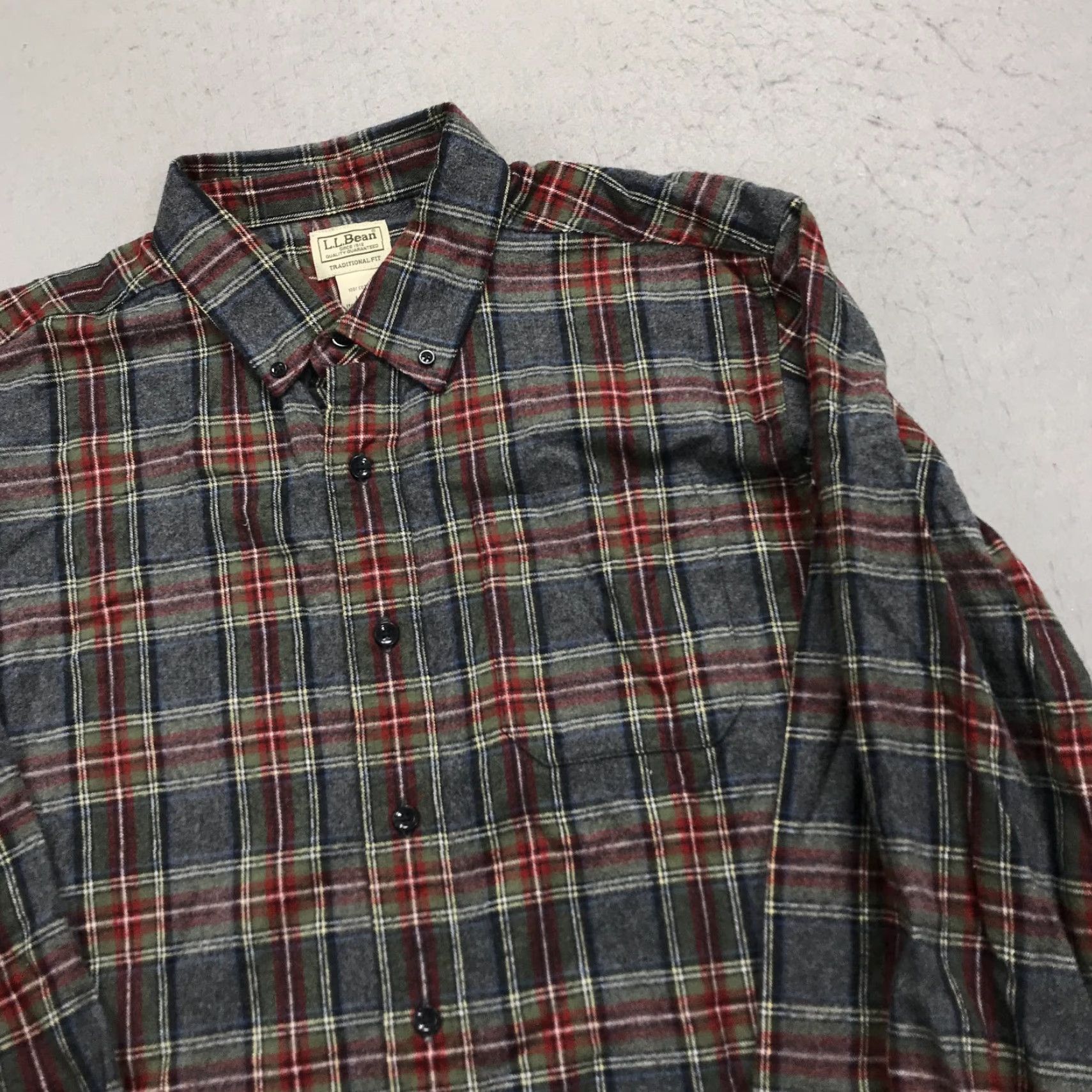 Vintage VINTAGE L.L. Bean Shirt Mens L Gray Red Scotch Plaid Flannel Casual Winter Fall Button-Up Size US L / EU 52-54 / 3 - 3 Thumbnail