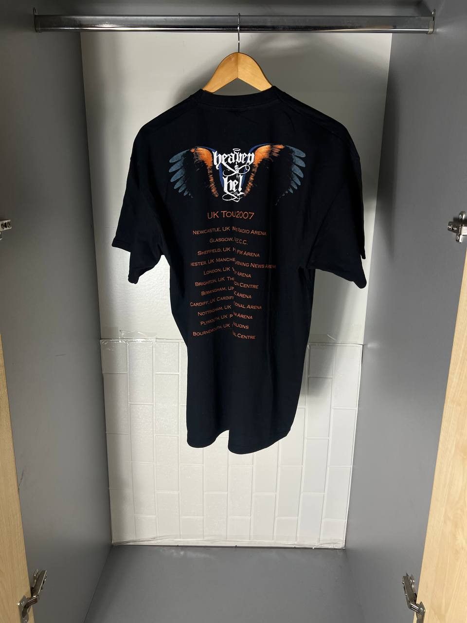 Band Tees VINTAGE HEAVEN AND HELL WORLD TOUR ROCK T-SHIRT Y2K 90s USA Size US XL / EU 56 / 4 - 12 Thumbnail