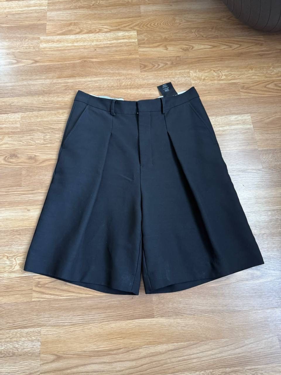 Alexandre Plokhov AMI Paris Pleated Tailored Bermuda Shorts - Black Size 42 Size US 26 / EU 42 - 1 Thumbnail