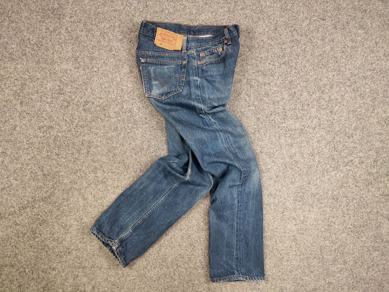 Levi's Vintage 90's levis 501 Distressed Faded Denim Jeans usa Size US 31 - 12 Thumbnail
