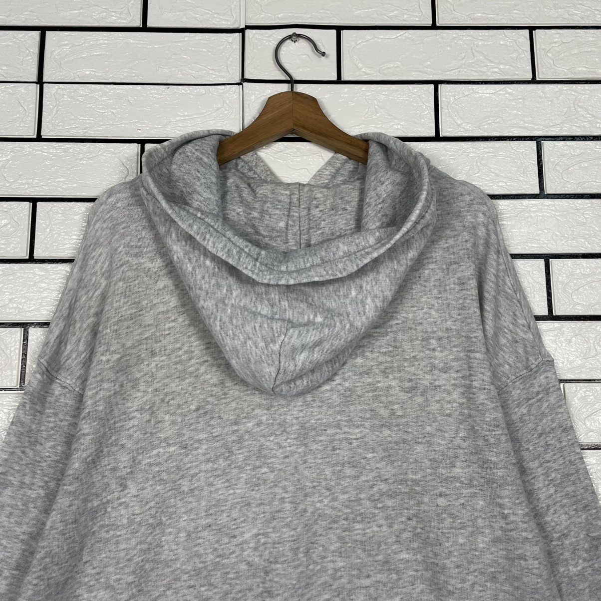 Uniqlo Uniqlo Petter Rabbit Pullover Hoodie Size US L / EU 52-54 / 3 - 8 Thumbnail